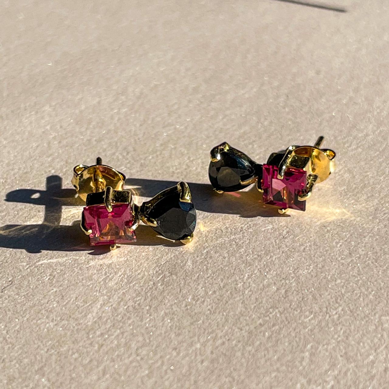 Brincos de Ouro Duo Turmalina Rosa e Ônix