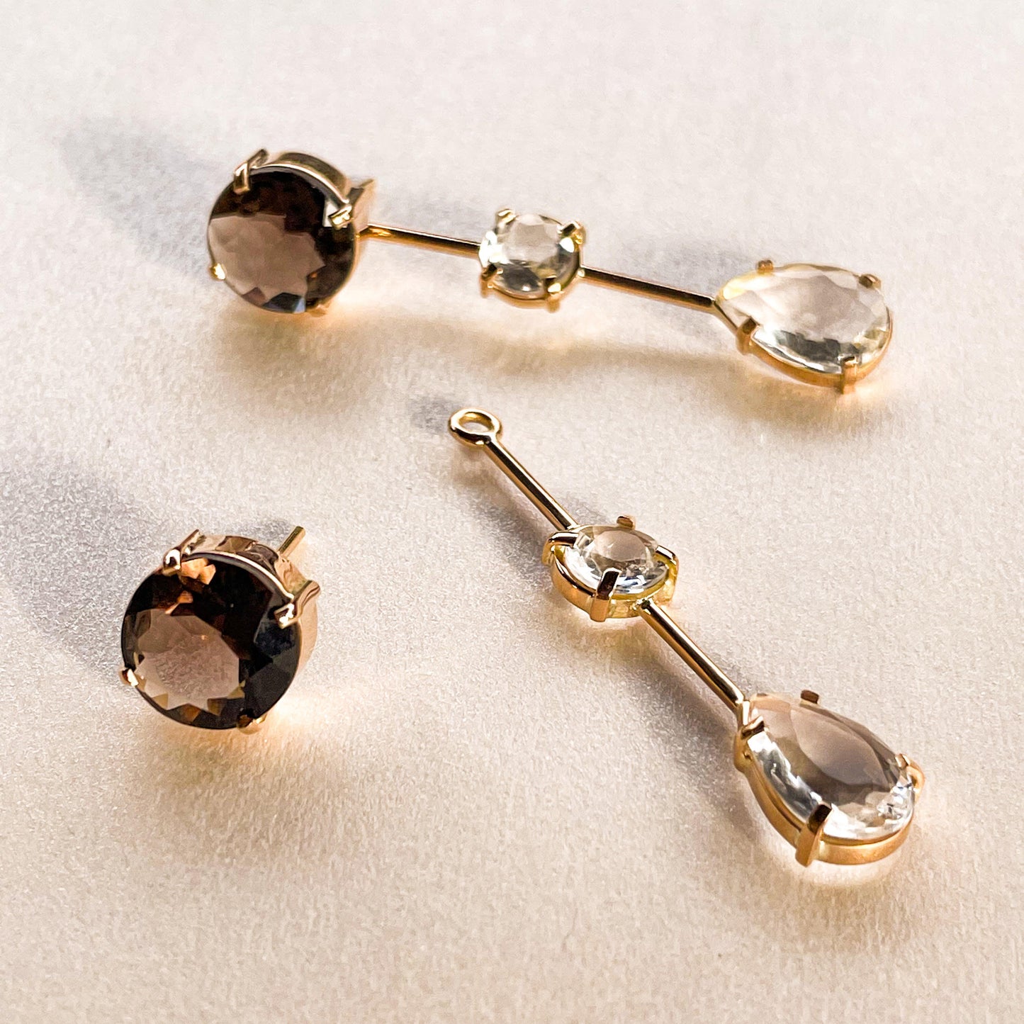 Brincos de Ouro Hardy Cristal de Rocha + Dot Quartzo Fumê