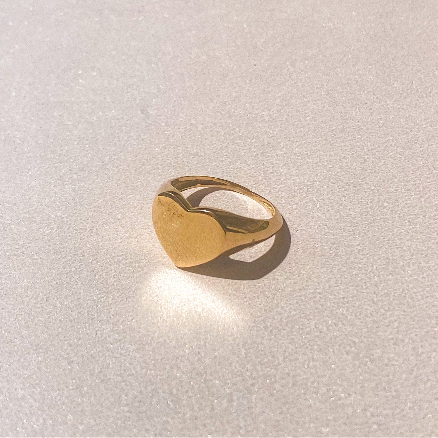 Anel de Ouro Coração Fechado