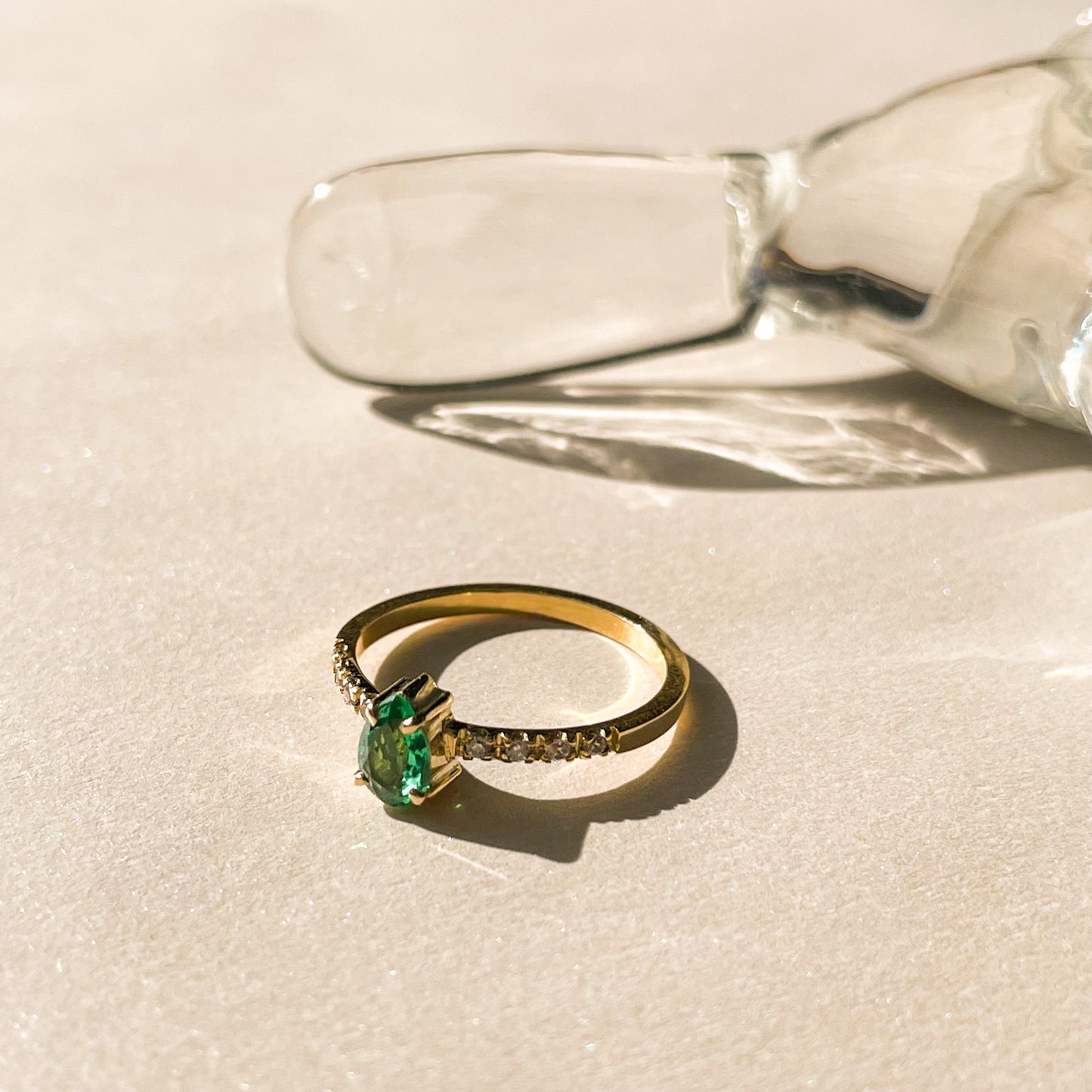 Anel de Ouro Solitário Berilo Verde