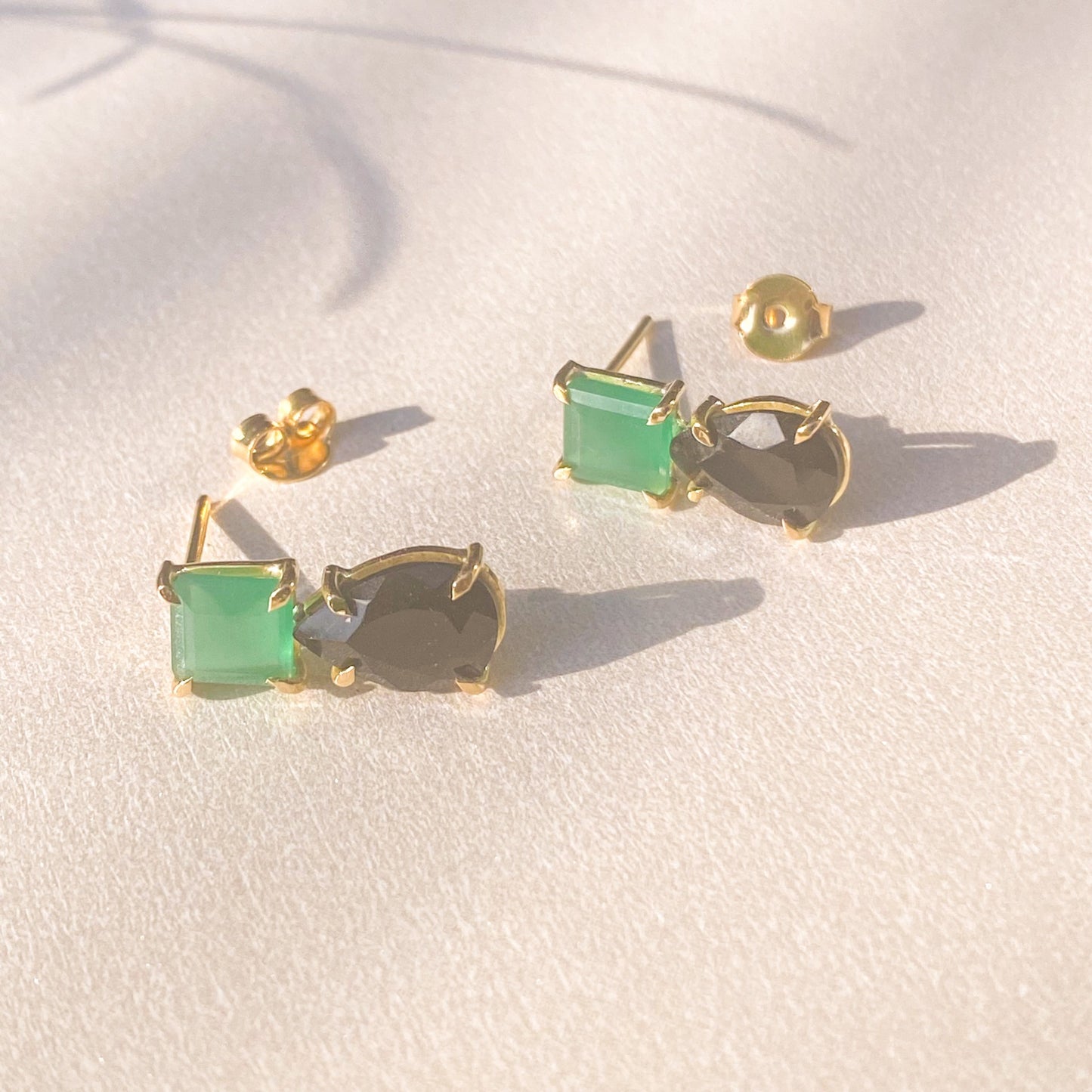 Brincos de Ouro Duo Ônix e Jade