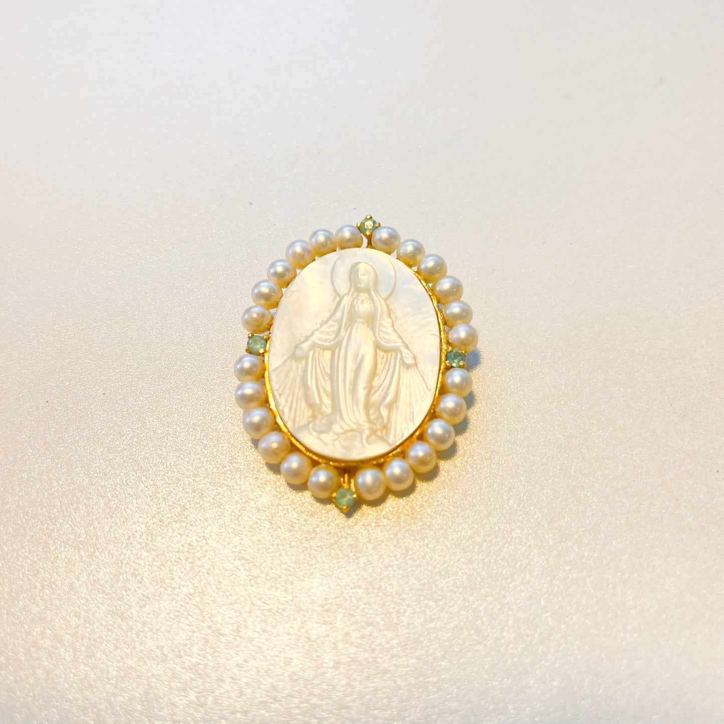 Pingente de Ouro Nossa Senhora das Graças com Pérolas